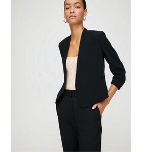 Aritzia cropped power blazer